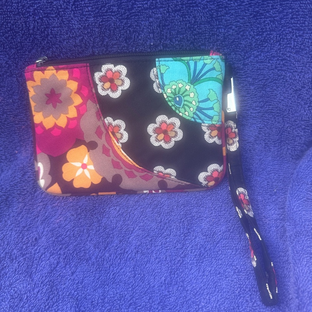VERA BRADLEY MULTICOLOR FLORAL DESIGN WRISTLET